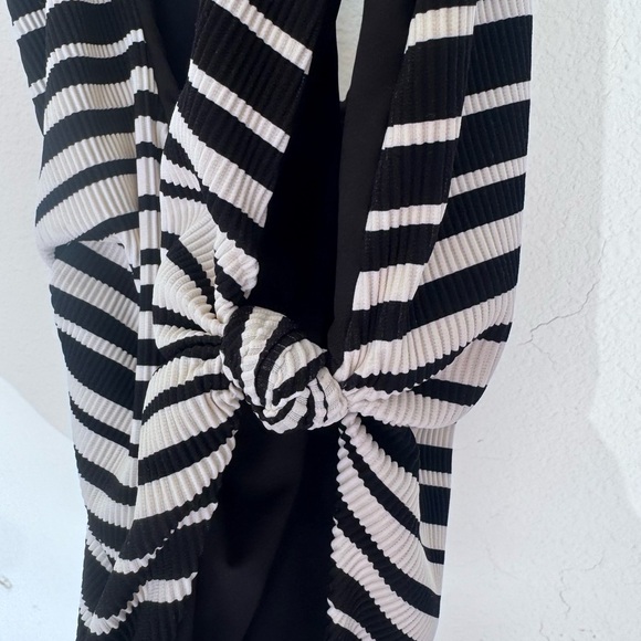 NWT Volcom Black & White “Stay In Line” Cut-Out One-Piece Swimsuit - Picture 6 of 6